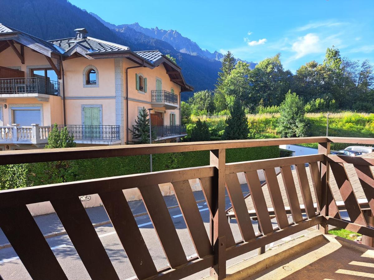 Vue Brevent Sublime En Centre Ville Avec Parking Prive Chamonix Bagian luar foto