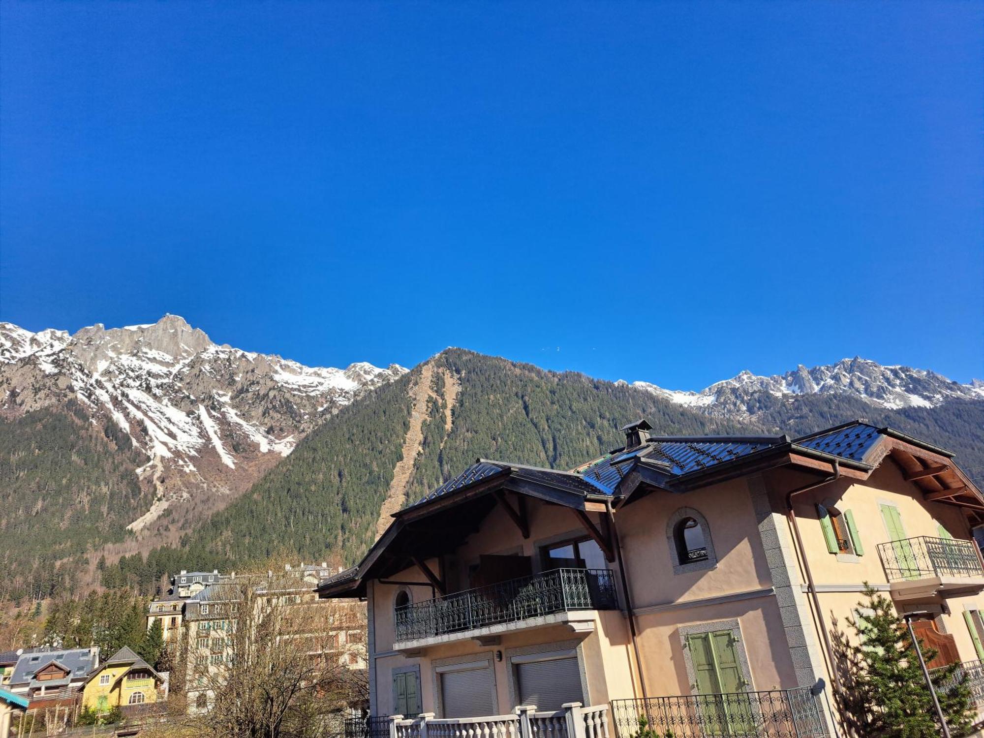 Vue Brevent Sublime En Centre Ville Avec Parking Prive Chamonix Bagian luar foto